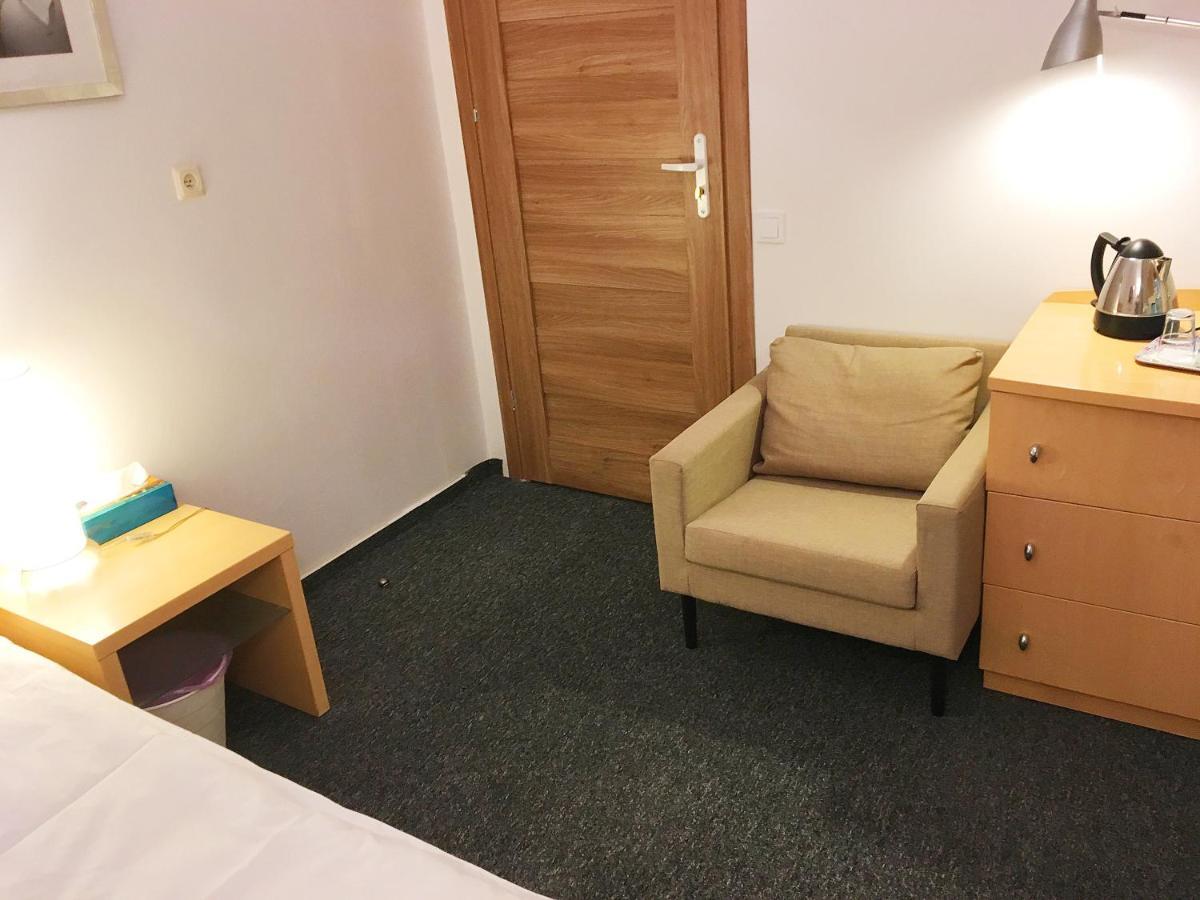 404 Rooms Wilanowska Warsaw Exterior photo
