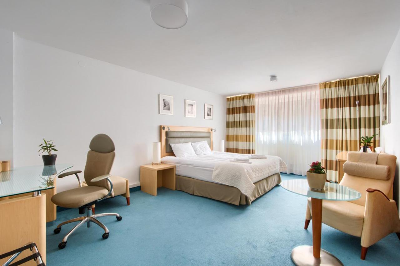 404 Rooms Wilanowska Warsaw Exterior photo