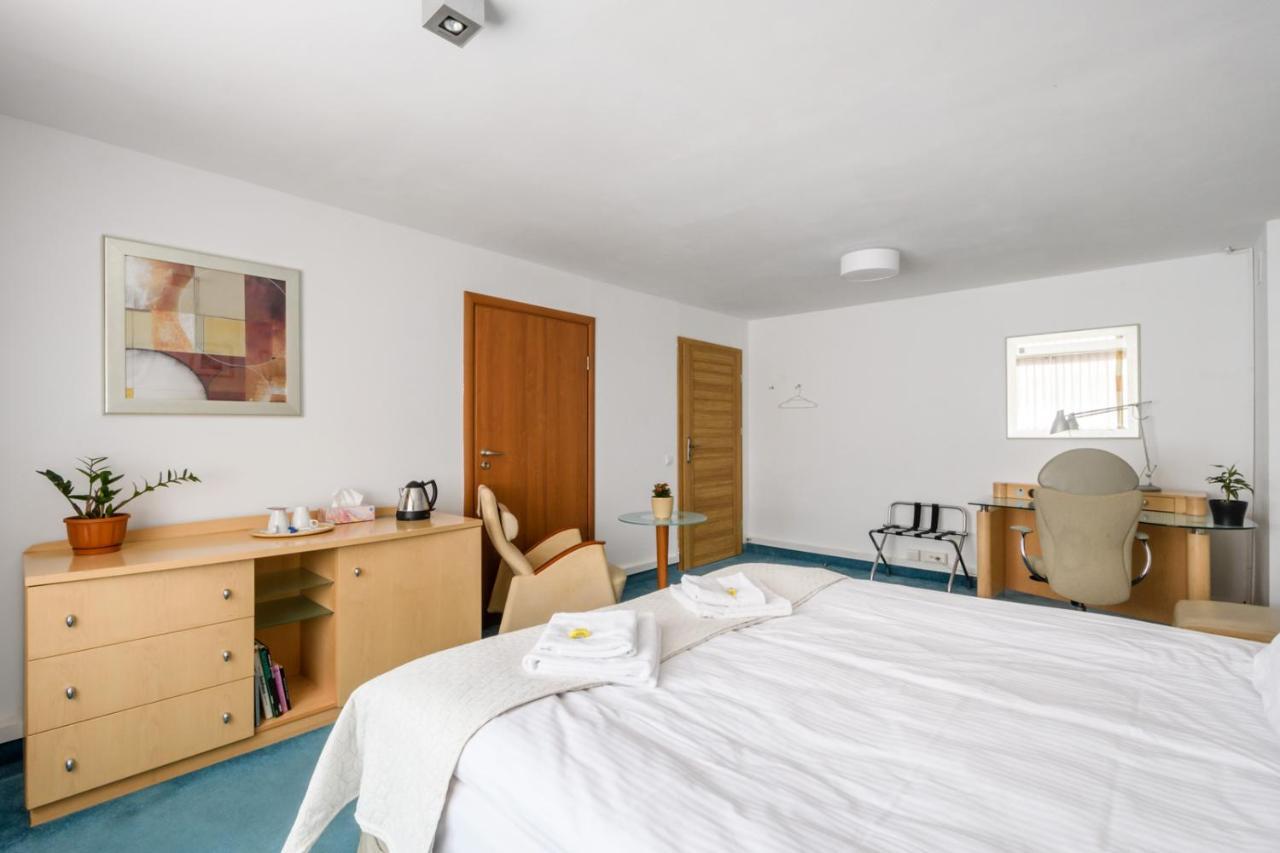 404 Rooms Wilanowska Warsaw Exterior photo