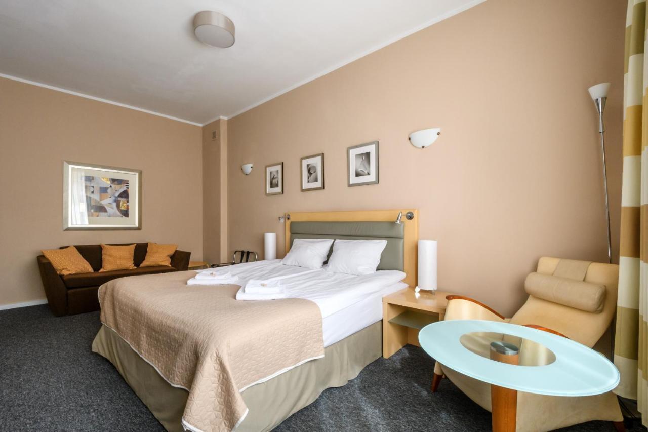 404 Rooms Wilanowska Warsaw Exterior photo