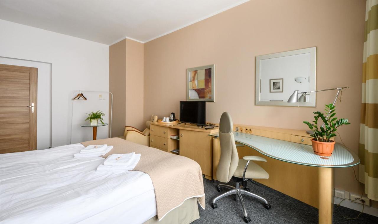 404 Rooms Wilanowska Warsaw Exterior photo